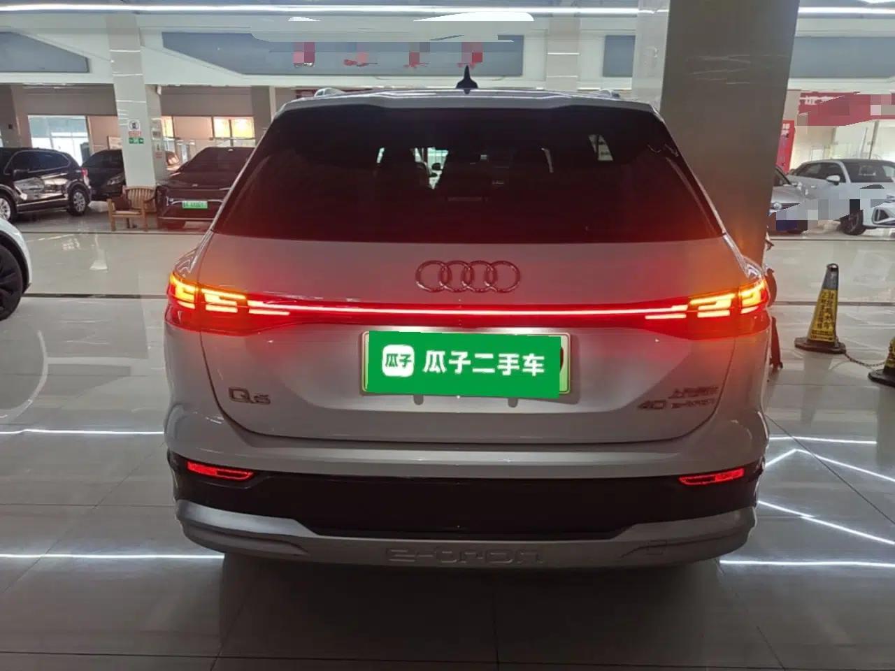 Audi Q5 e-tron 2022 40 e-tron Starlight Edition Brocade Suit Day-Chasing Version — миниатюра 5