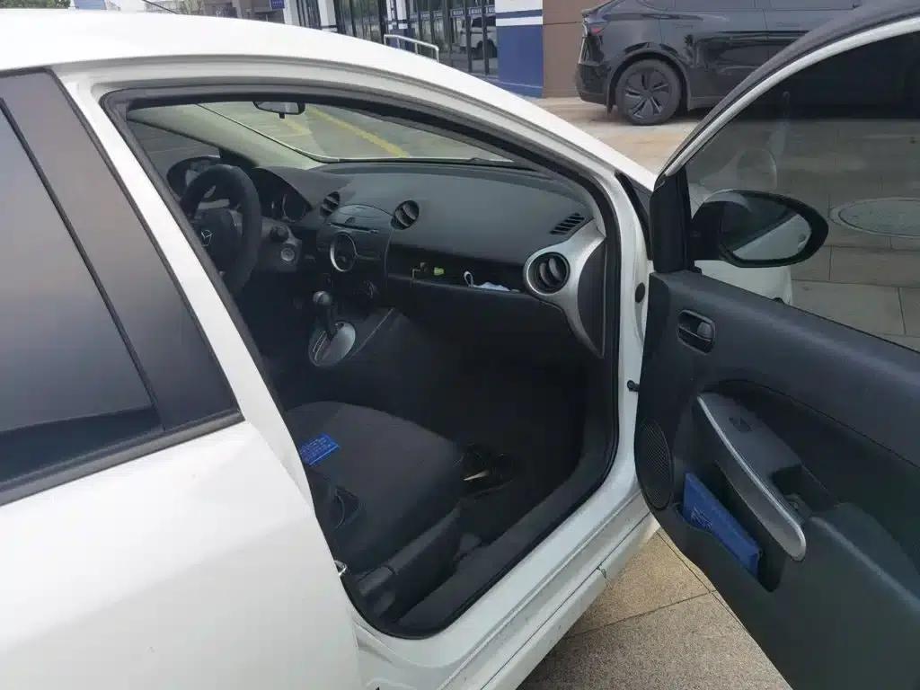 Mazda2 2012 Hatchback Dynamic 1.5L Automatic Value Edition — миниатюра 20