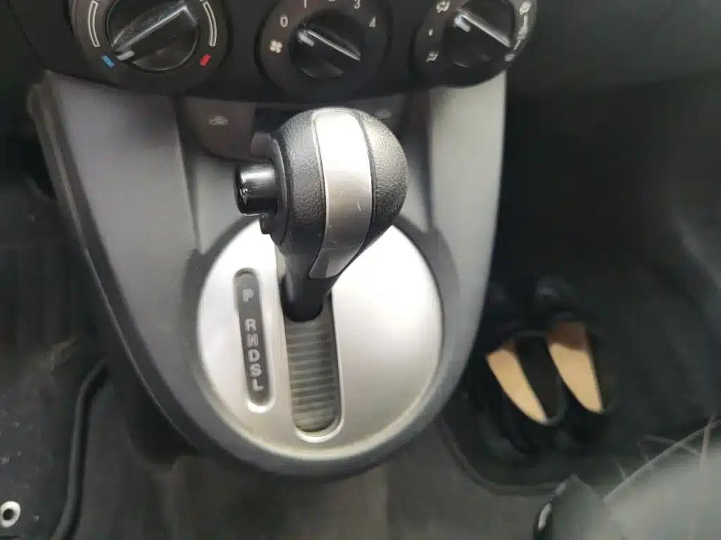 Mazda2 2012 Hatchback Dynamic 1.5L Automatic Value Edition — миниатюра 7