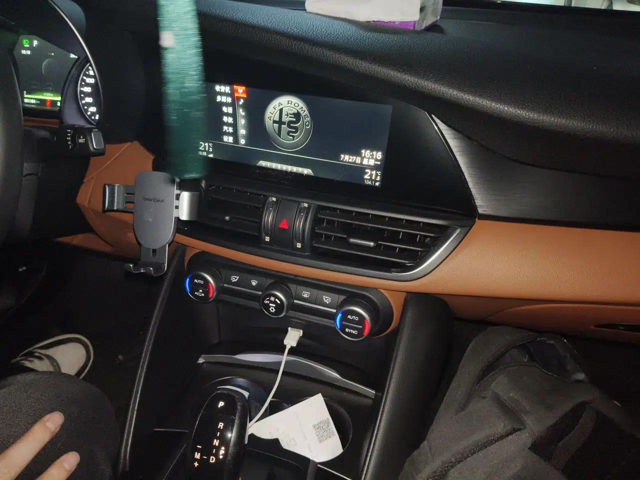 Alfa Romeo Giulia 2017 2.0T 200HP Luxury Edition — миниатюра 13