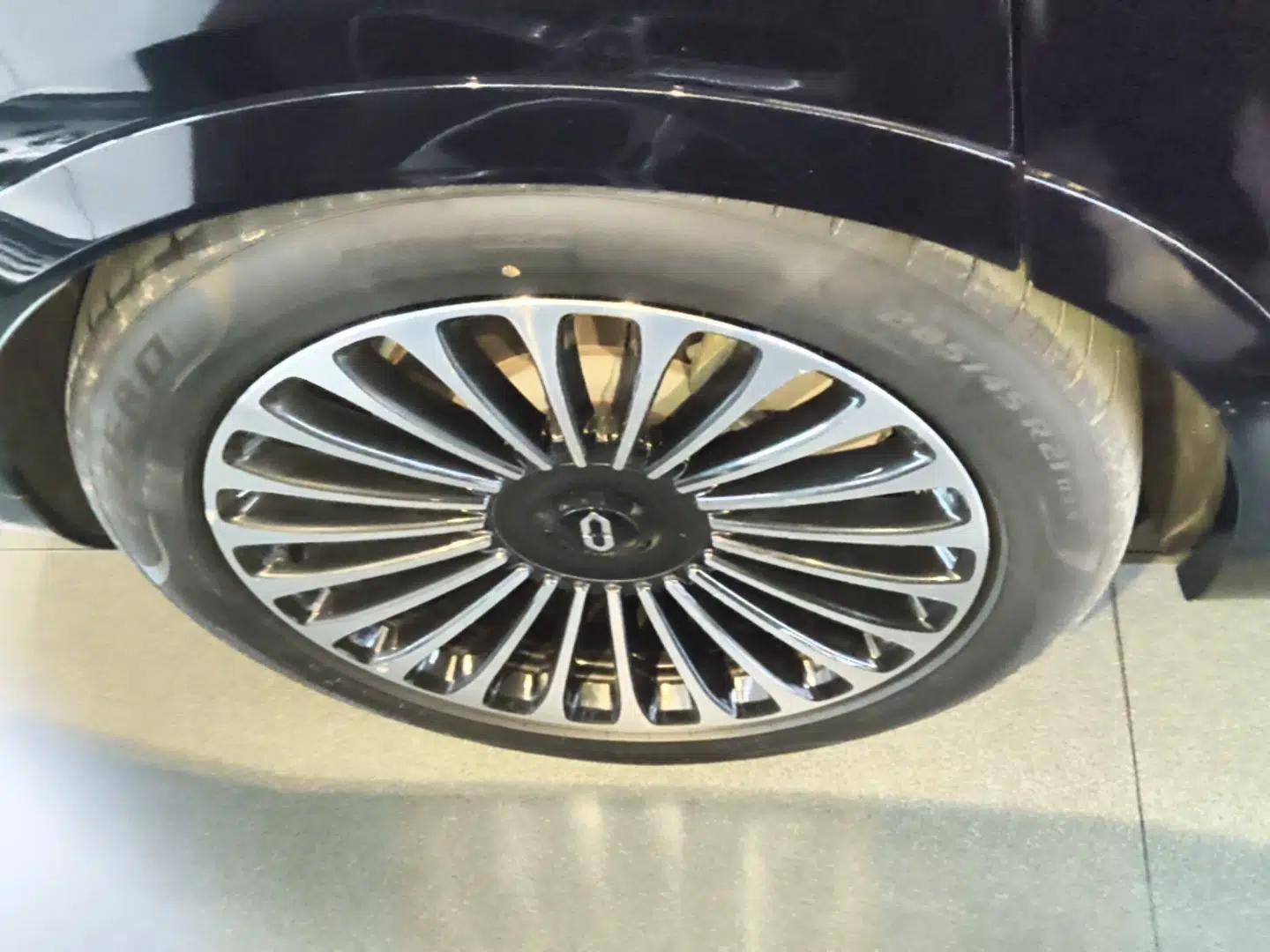 Hima AITO M9 2024 Range-Extended Ultra Version 52 kWh 6-Seater Model — миниатюра 11