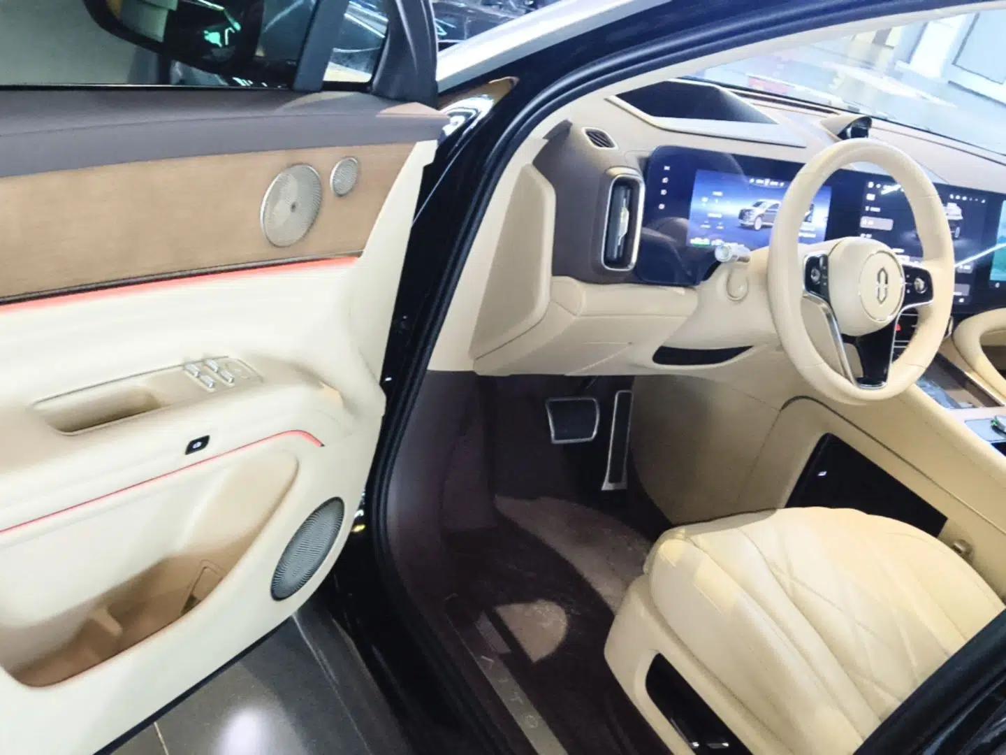 Hima AITO M9 2024 Range-Extended Ultra Version 52 kWh 6-Seater Model — миниатюра 23