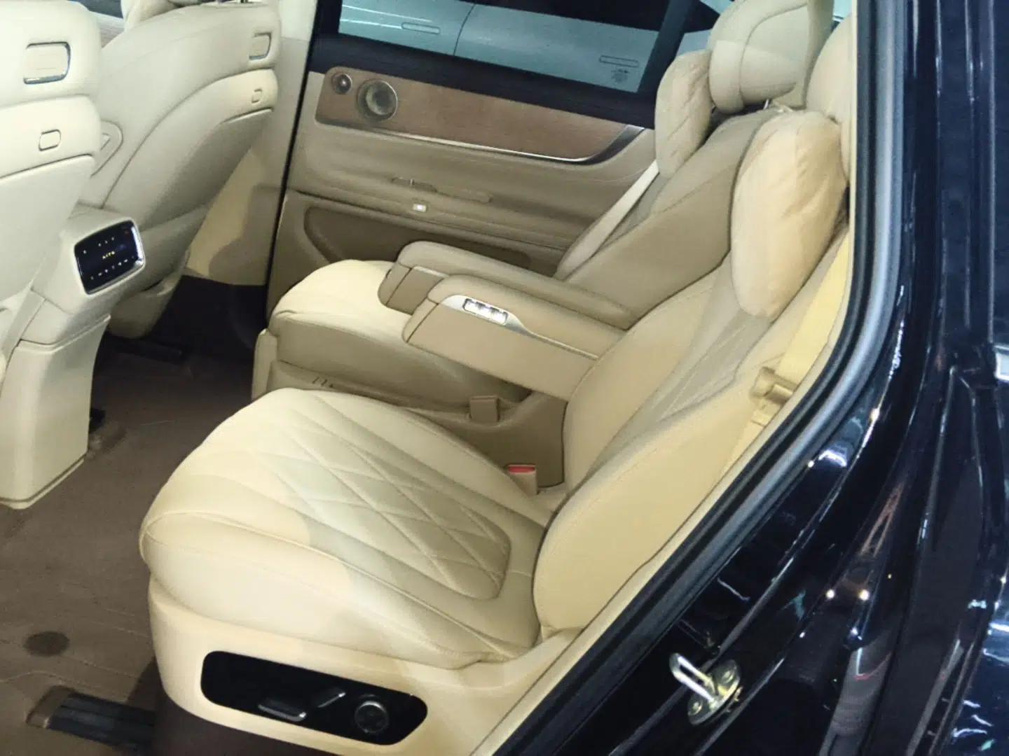 Hima AITO M9 2024 Range-Extended Ultra Version 52 kWh 6-Seater Model — миниатюра 25