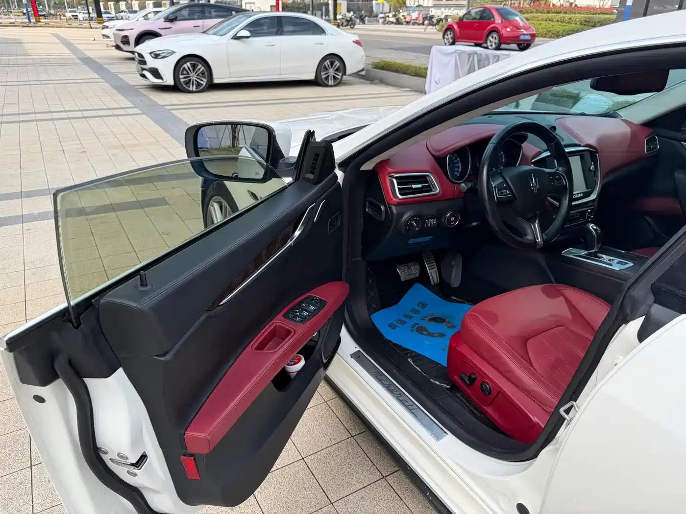 2014 Ghibli 3.0T Standard Edition — миниатюра 5