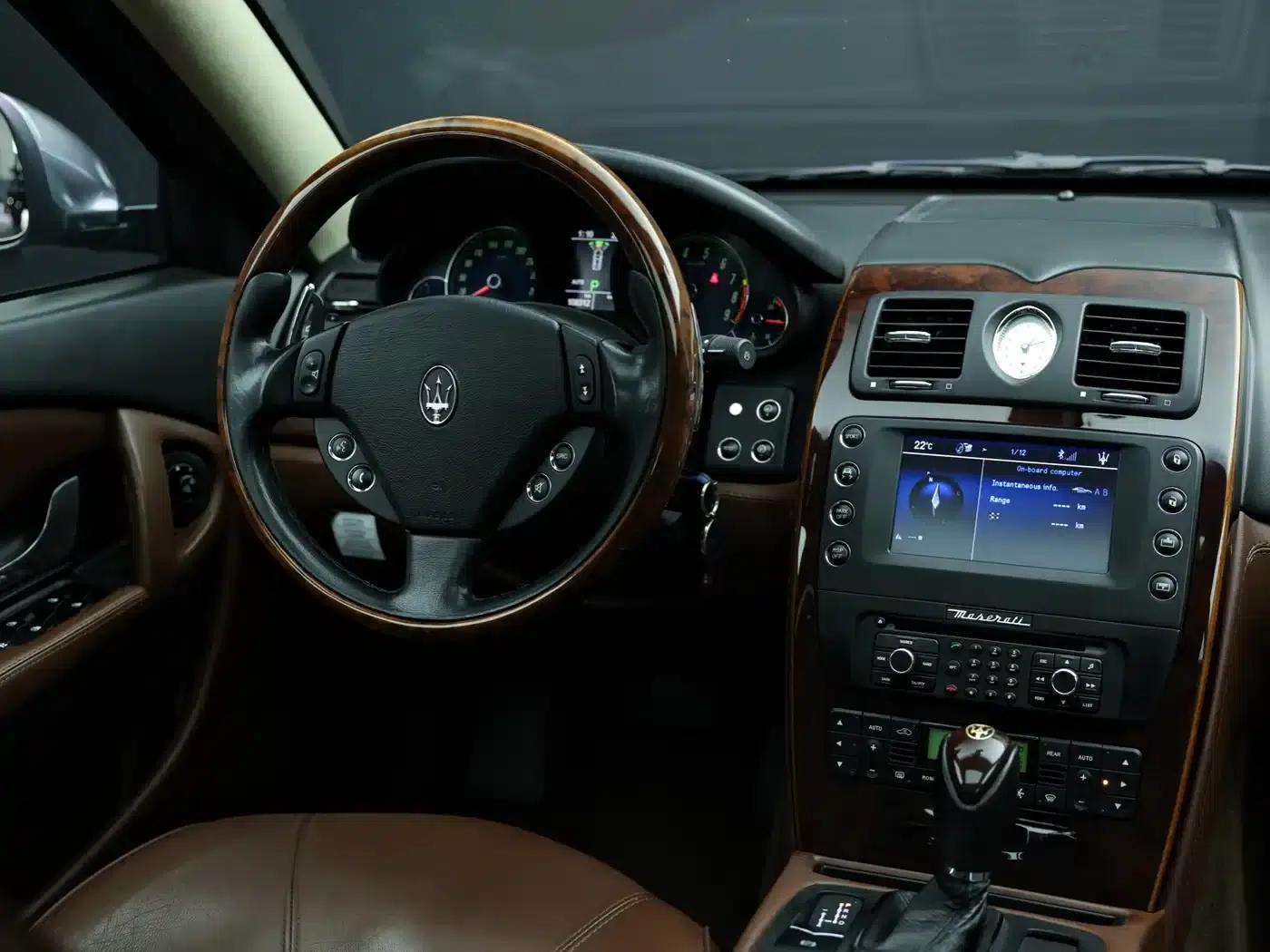 2010 Quattroporte 4.7L Executive Edition — миниатюра 19
