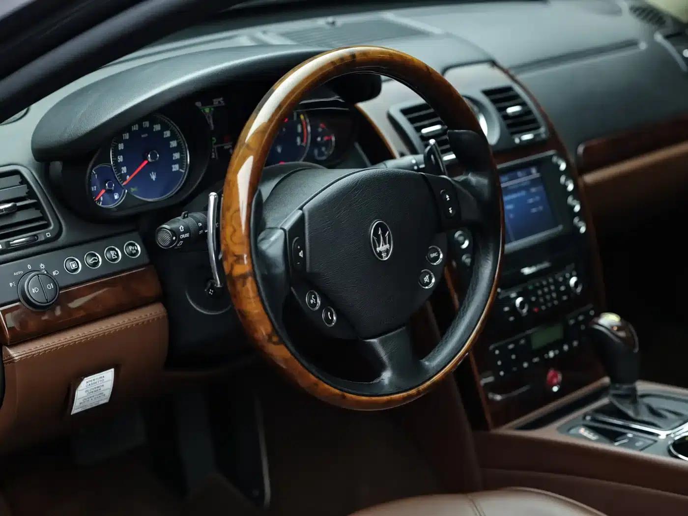 2010 Quattroporte 4.7L Executive Edition — миниатюра 9