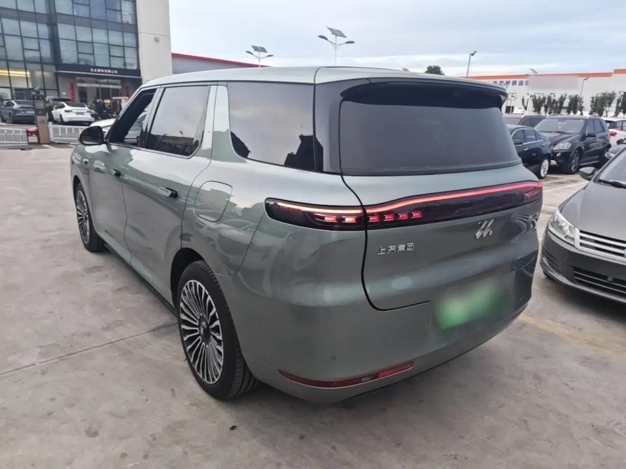 IM Zhiji LS8 2026 Model 52 Max+ Luxury Six-Seat — миниатюра 13