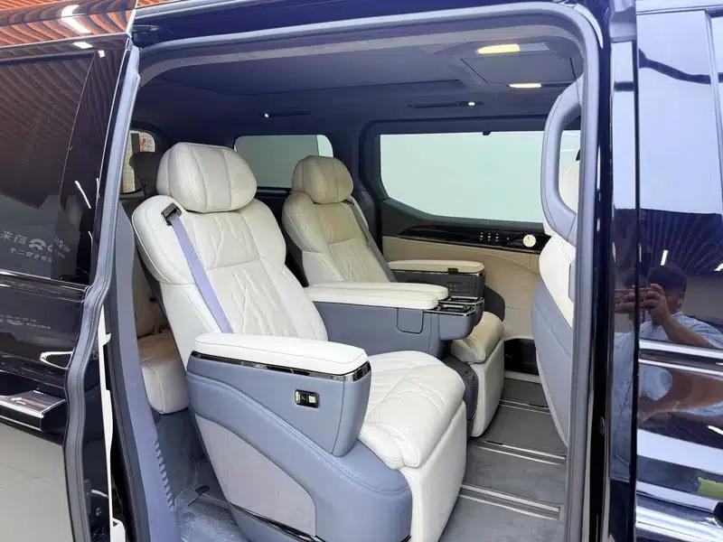ZEEKR 009 2024 Model, Six-Seat Executive Edition, Four-Wheel Drive, 108kWh — миниатюра 9