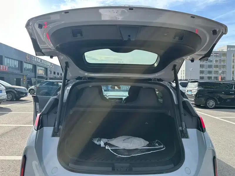 2023 ZEEKR X YOU Edition, Four-Seat Rear-Wheel Drive — миниатюра 15