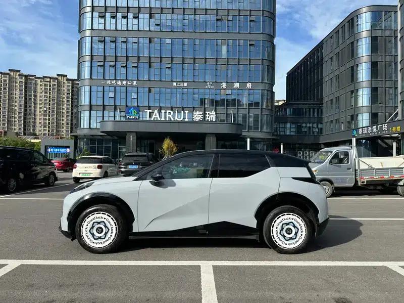 2023 ZEEKR X YOU Edition, Four-Seat Rear-Wheel Drive — миниатюра 4