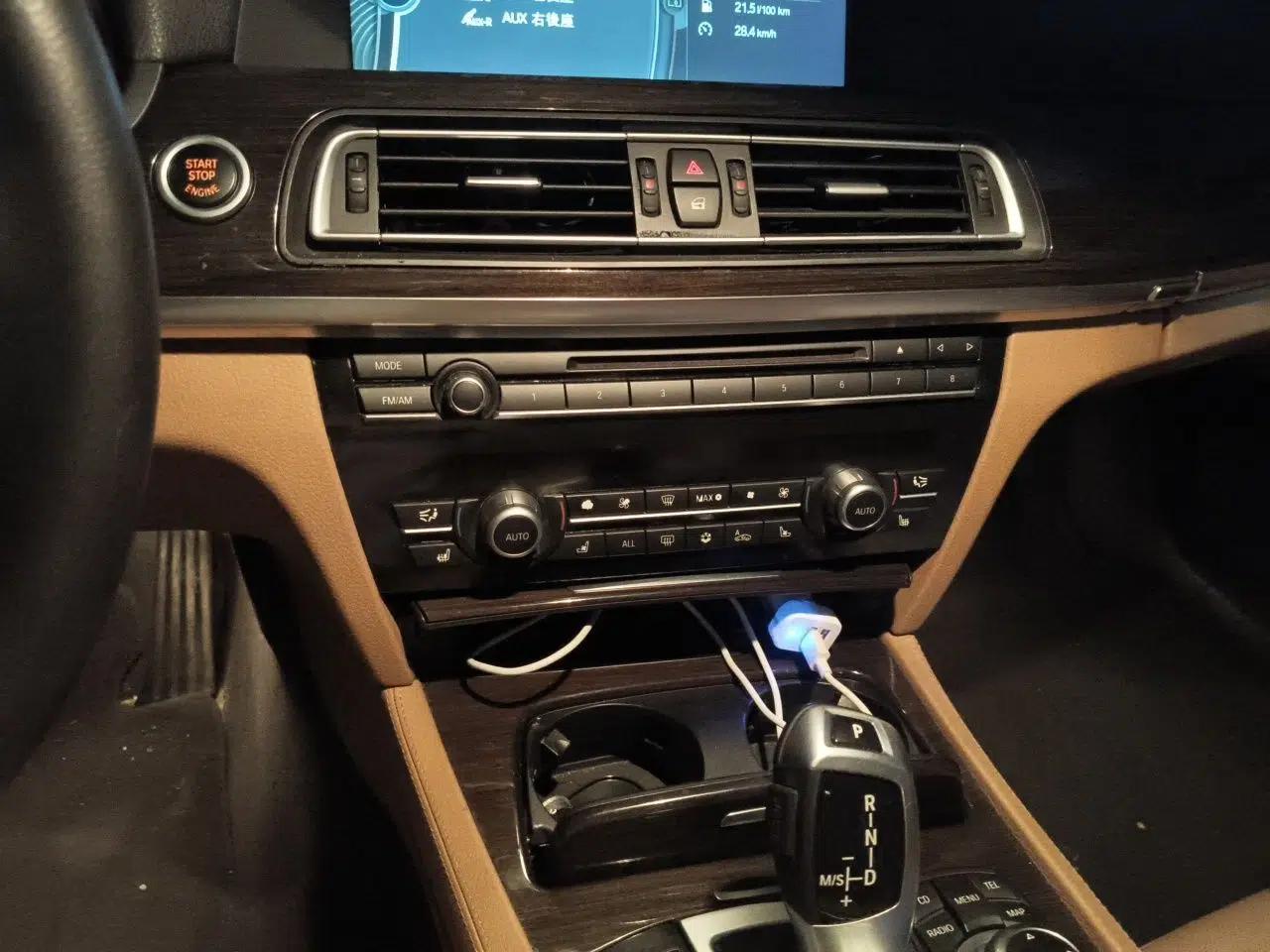 BMW 7 Series 2009 740Li Luxury Model — миниатюра 13