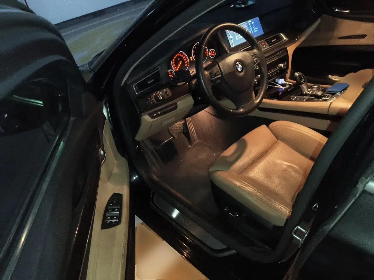BMW 7 Series 2009 740Li Luxury Model — миниатюра 16