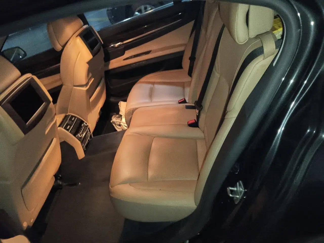 BMW 7 Series 2009 740Li Luxury Model — миниатюра 17