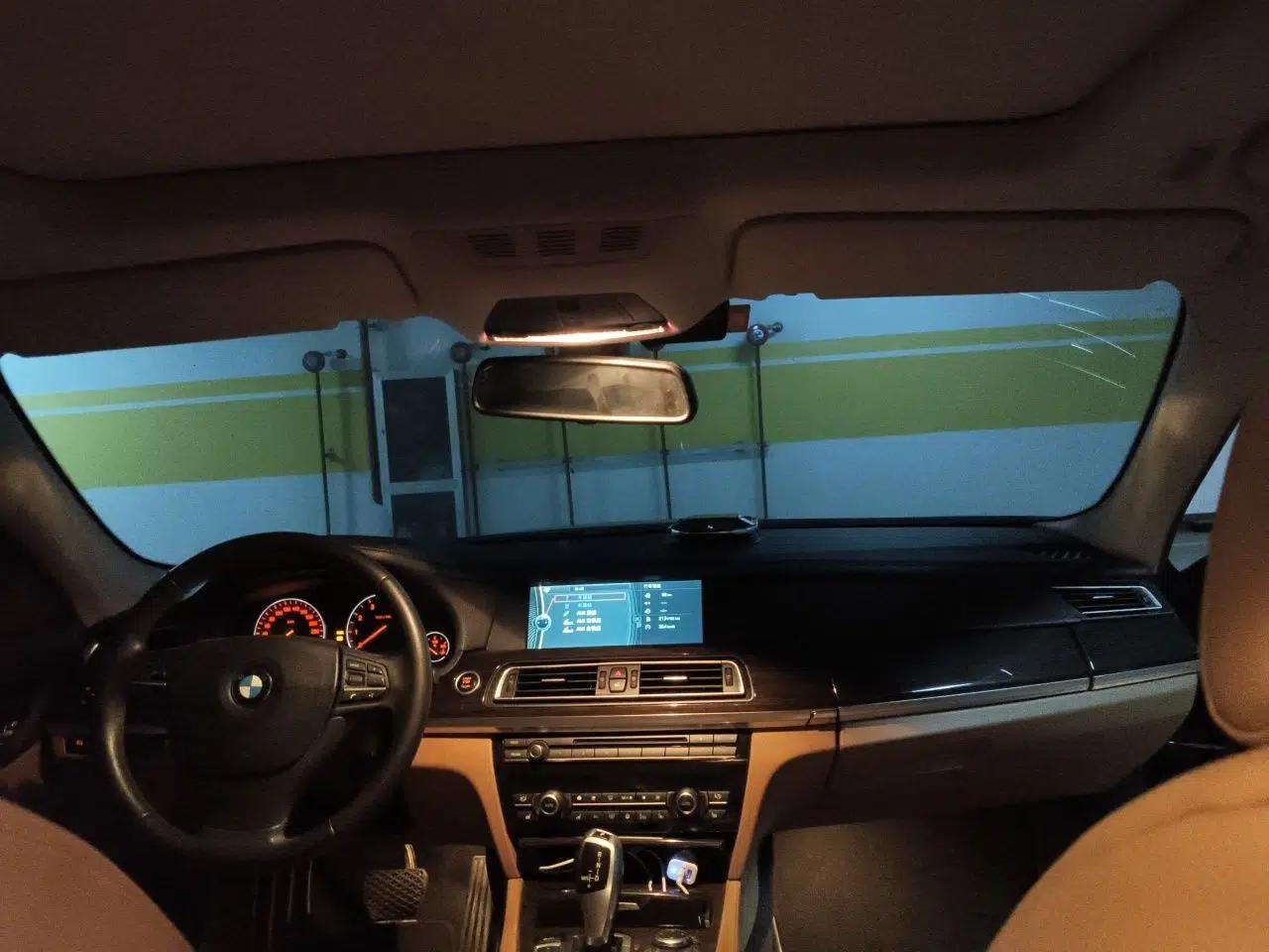 BMW 7 Series 2009 740Li Luxury Model — миниатюра 18