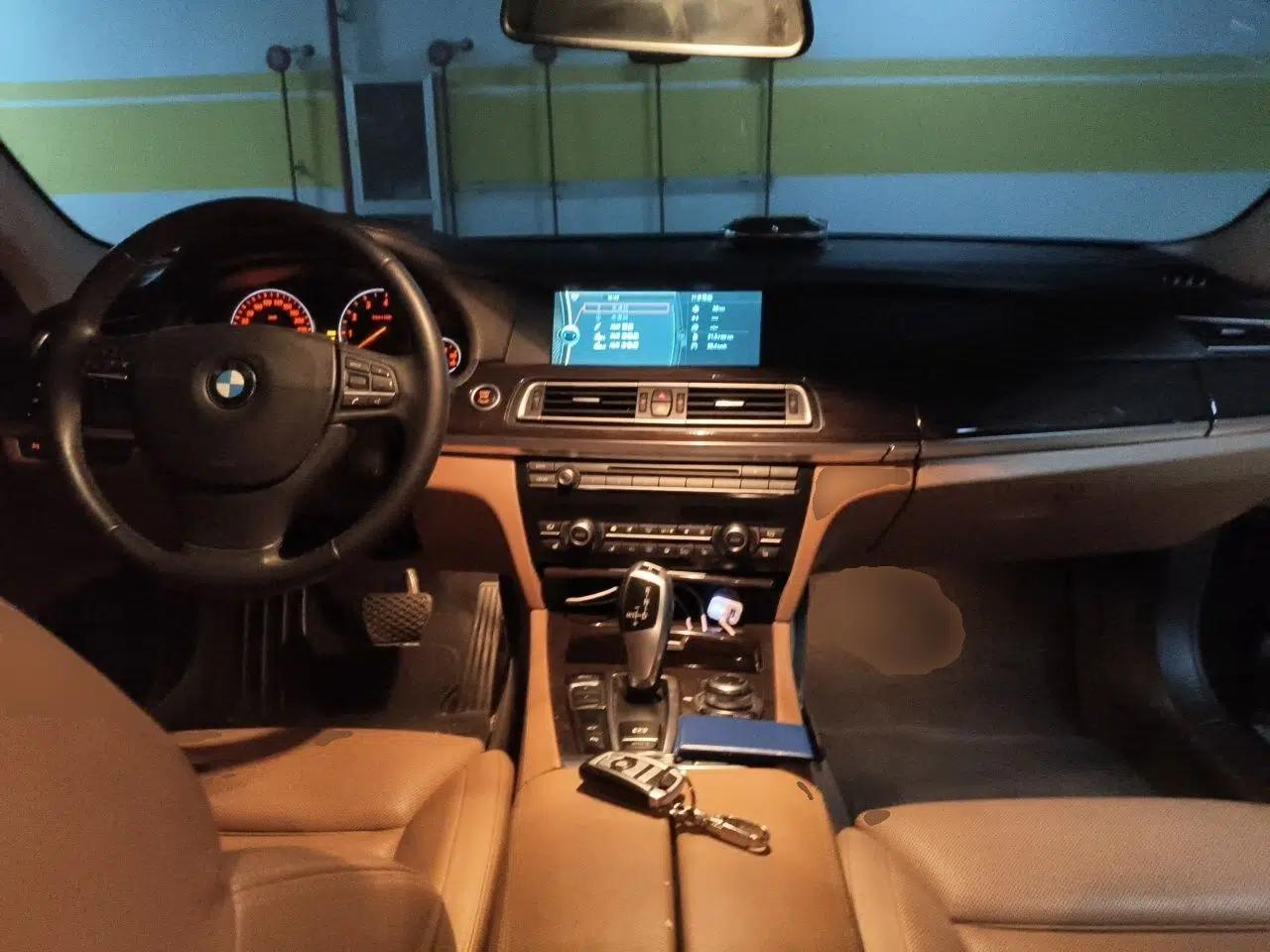 BMW 7 Series 2009 740Li Luxury Model — миниатюра 9