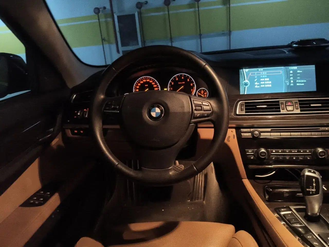 BMW 7 Series 2009 740Li Luxury Model — миниатюра 10