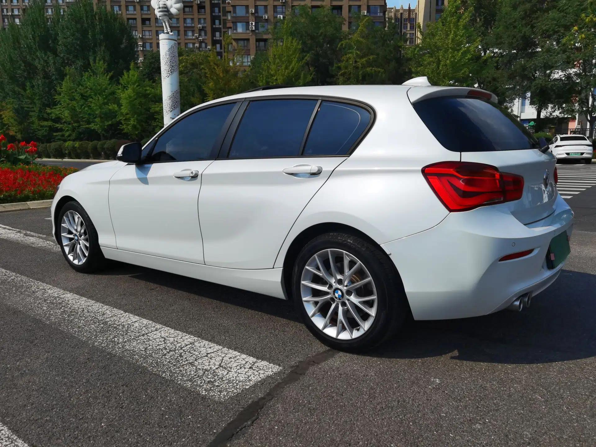 BMW 1 Series 2016 120i Leading Model — миниатюра 5