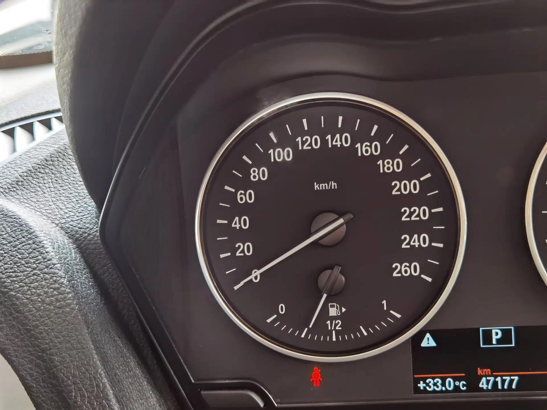 BMW 1 Series 2016 120i Leading Model — миниатюра 7