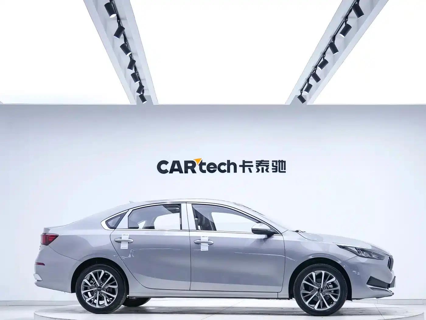 Kia K3 2021 Facelift 1.5L CVT Fashion Edition — миниатюра 2