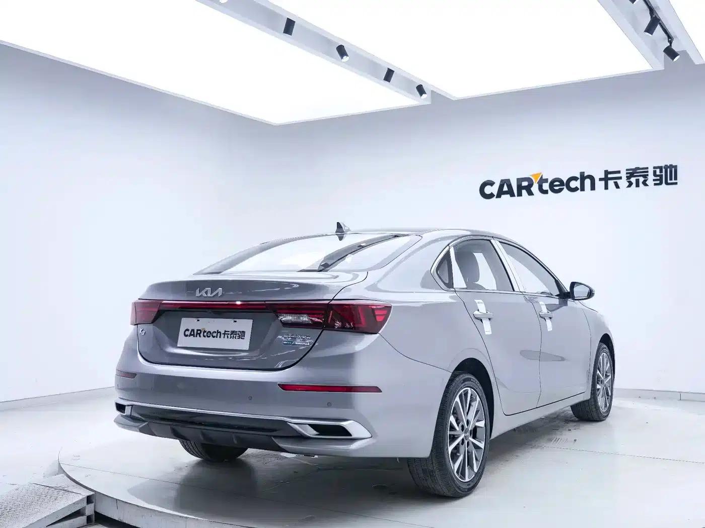 Kia K3 2021 Facelift 1.5L CVT Fashion Edition — миниатюра 3
