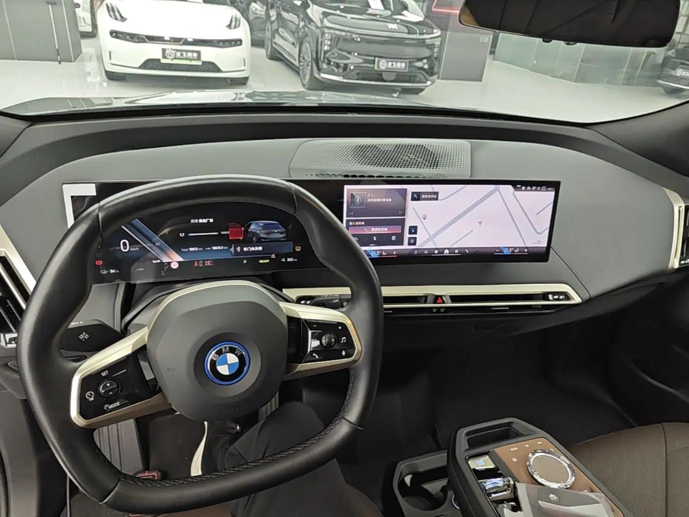 BMW iX 2023 Updated xDrive40 — миниатюра 17