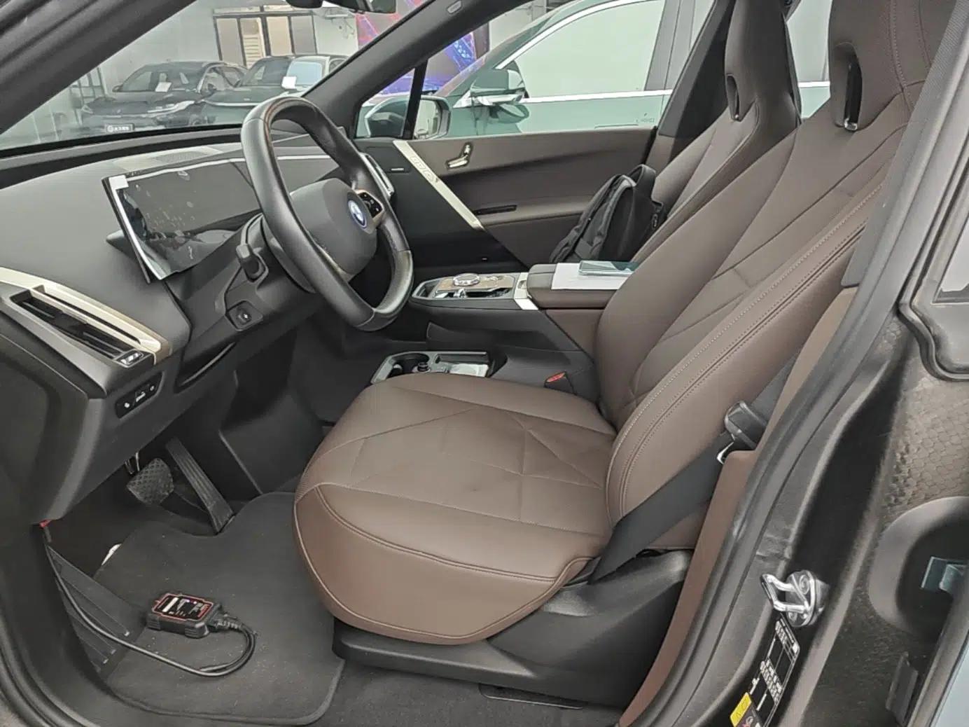 BMW iX 2023 Updated xDrive40 — миниатюра 22