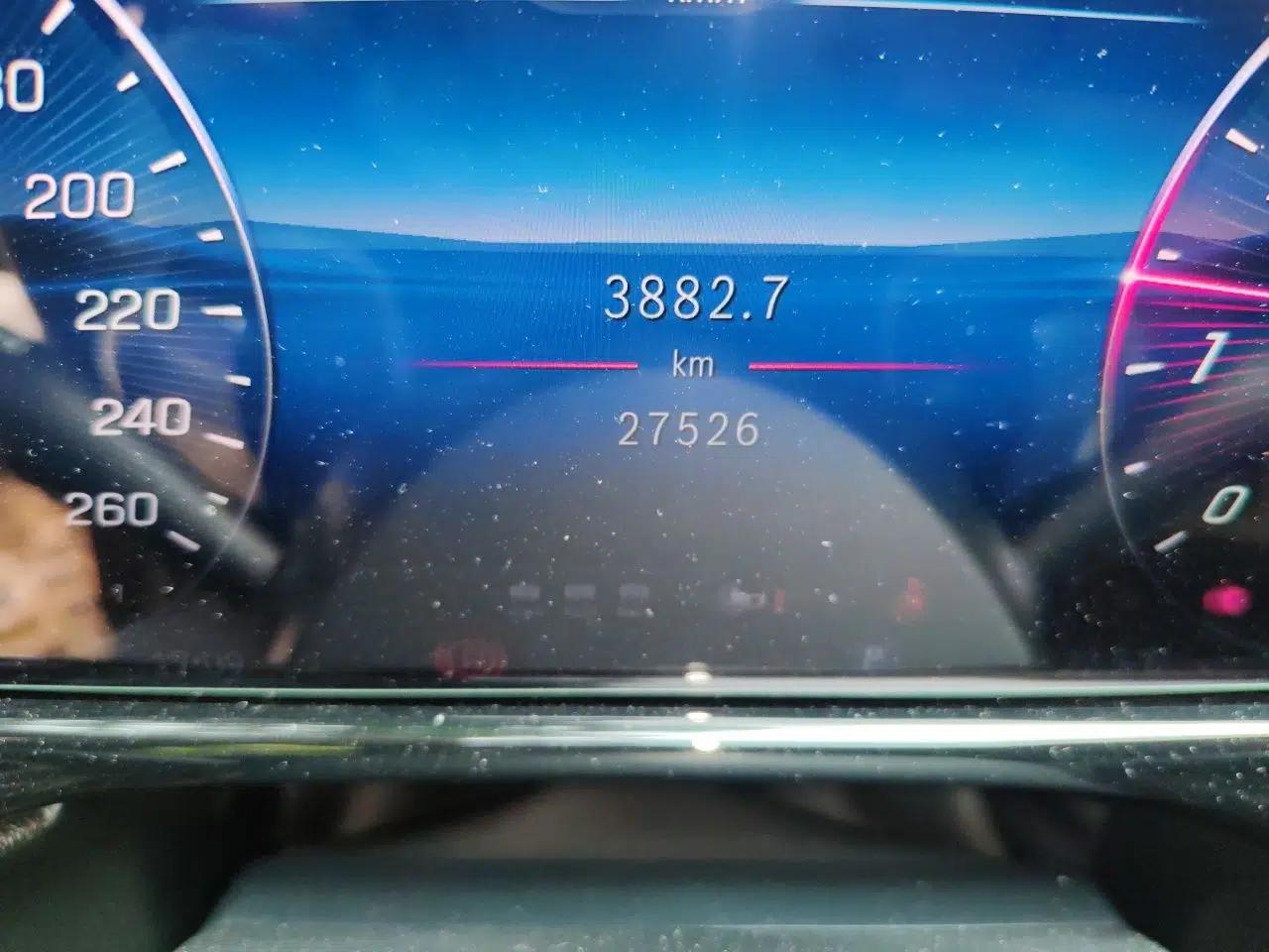 Mercedes-Benz E-Class 2024 E 300 L Luxury Model — миниатюра 12