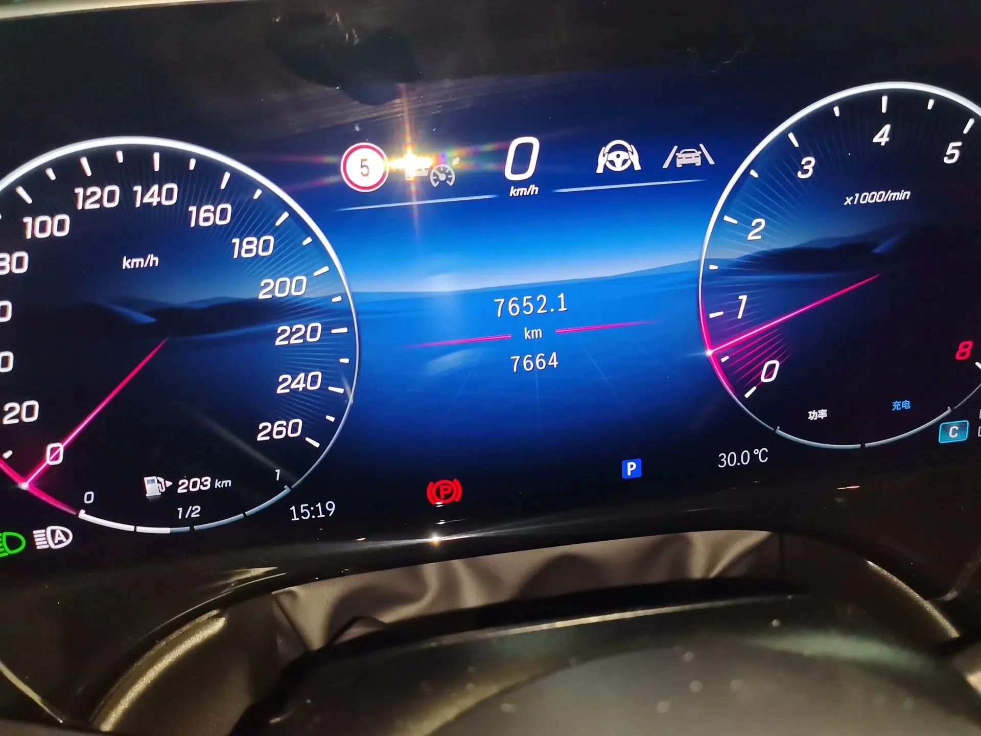 Mercedes-Benz E-Class 2025 Restyled E 300 Luxury Sport Edition — миниатюра 12