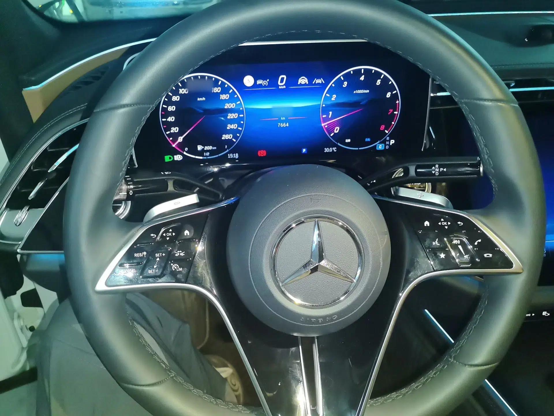Mercedes-Benz E-Class 2025 Restyled E 300 Luxury Sport Edition — миниатюра 10