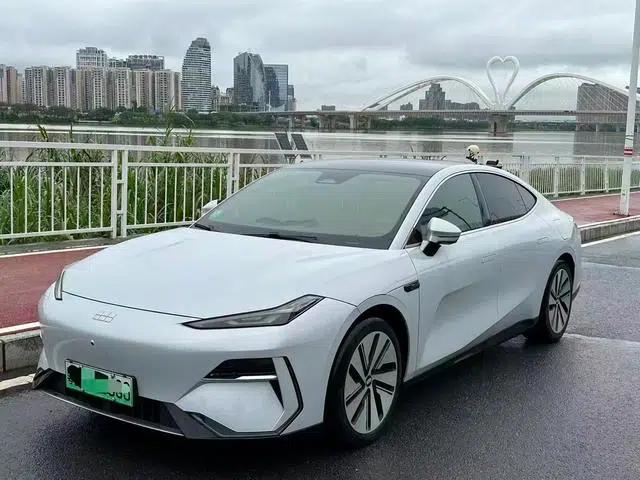 Galaxy E8 2024 Model 620km Starship Performance Intelligent Driving Edition