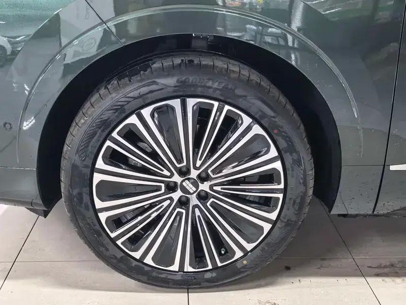 Galaxy M9 2025 210km/h AWD Navigator Edition — миниатюра 9