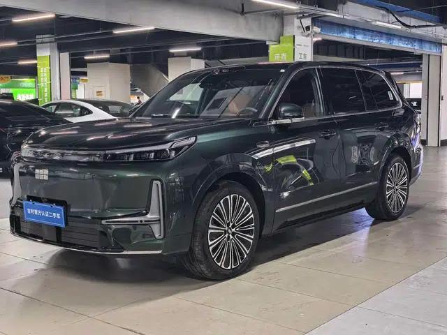 Galaxy M9 2025 210km/h AWD Navigator Edition