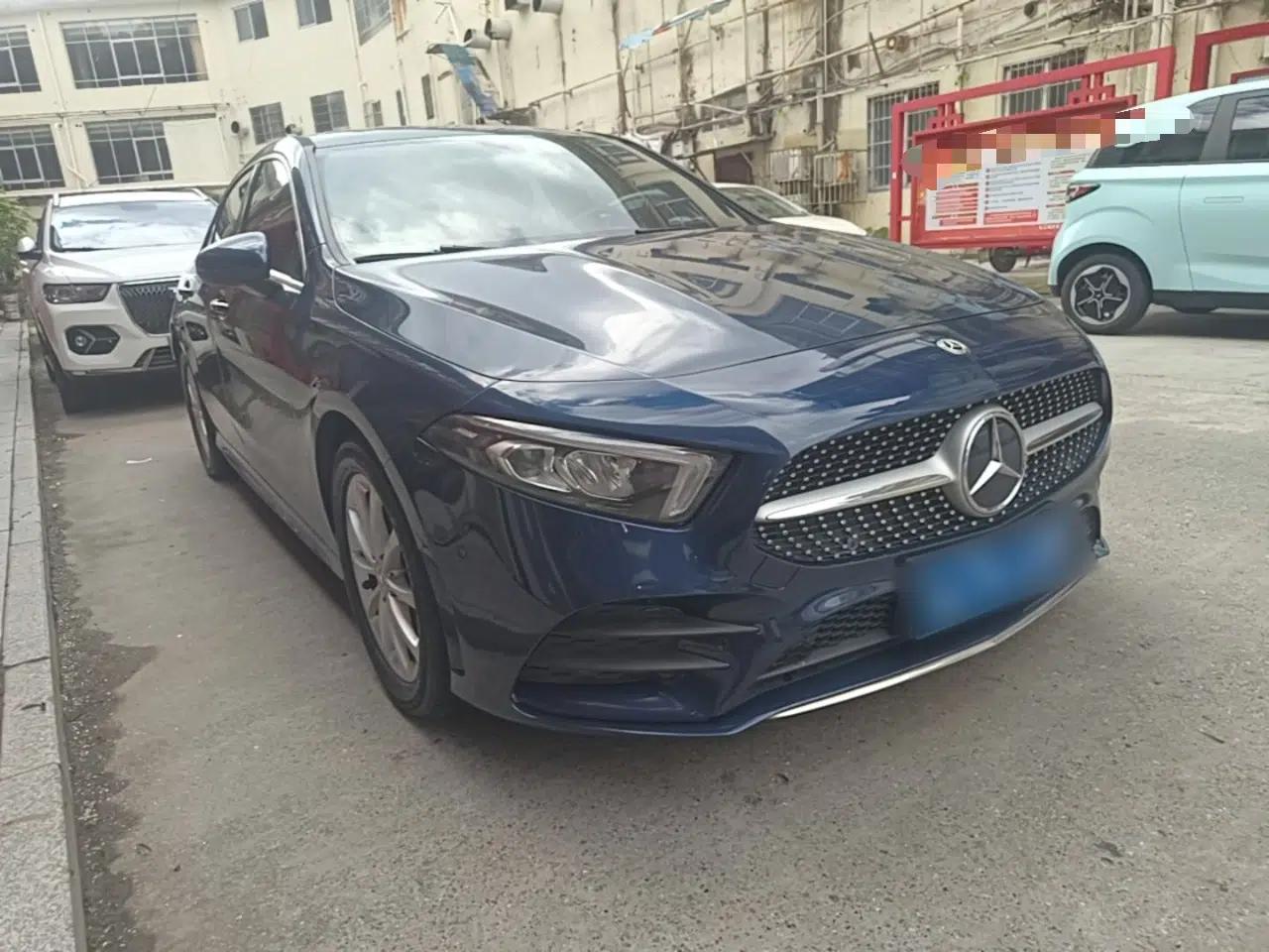 Mercedes-Benz A-Class 2019 Restyled A 200 L Sport Sedan — миниатюра 3