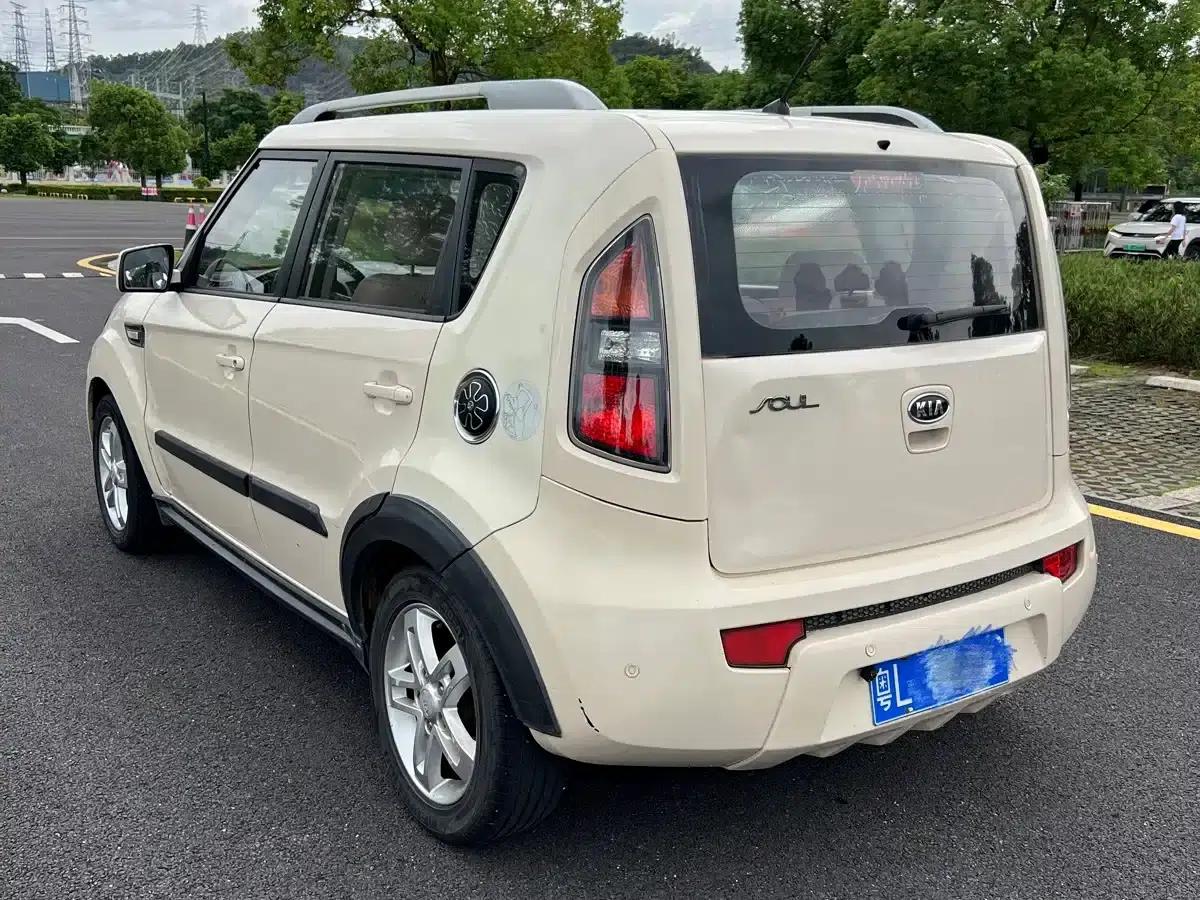 2012 Volkswagen Soul 1.6L AT GLS — миниатюра 3