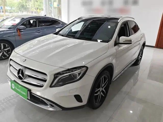 Mercedes-Benz GLA 2016 GLA 200 Fashion Model