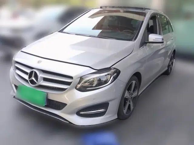 Mercedes-Benz B-Class 2019 B 200 Fashion Model