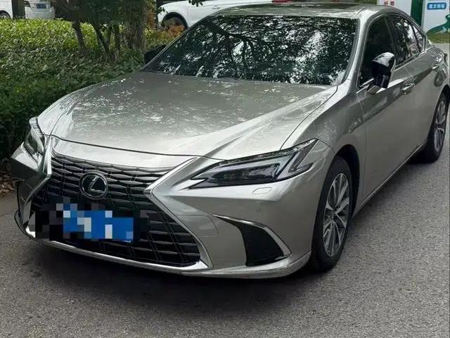 Lexus ES 2025 300h Premium Edition