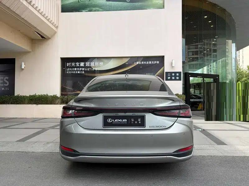 Lexus ES 2025 300h Premium Edition — миниатюра 4
