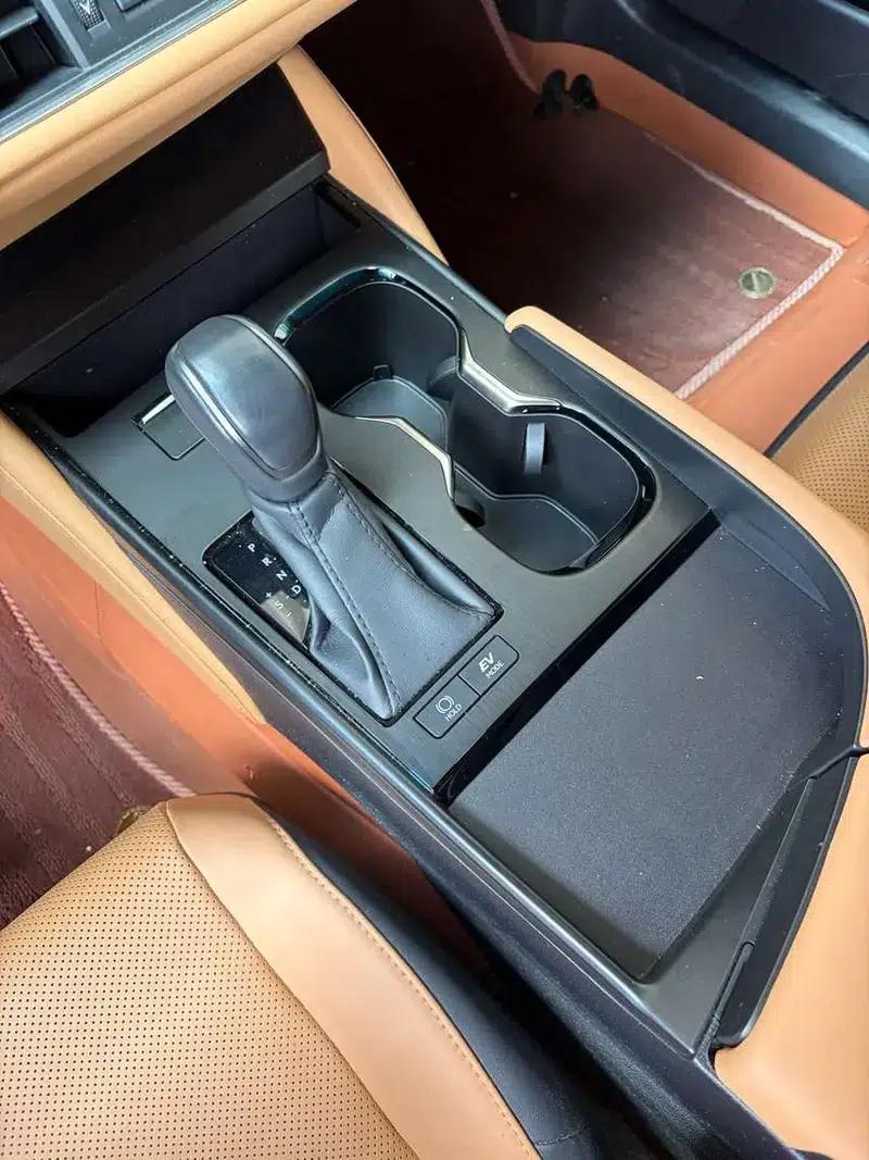 Lexus ES 2025 300h Premium Edition — миниатюра 8
