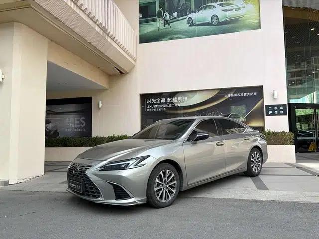 Lexus ES 2025 300h Premium Edition