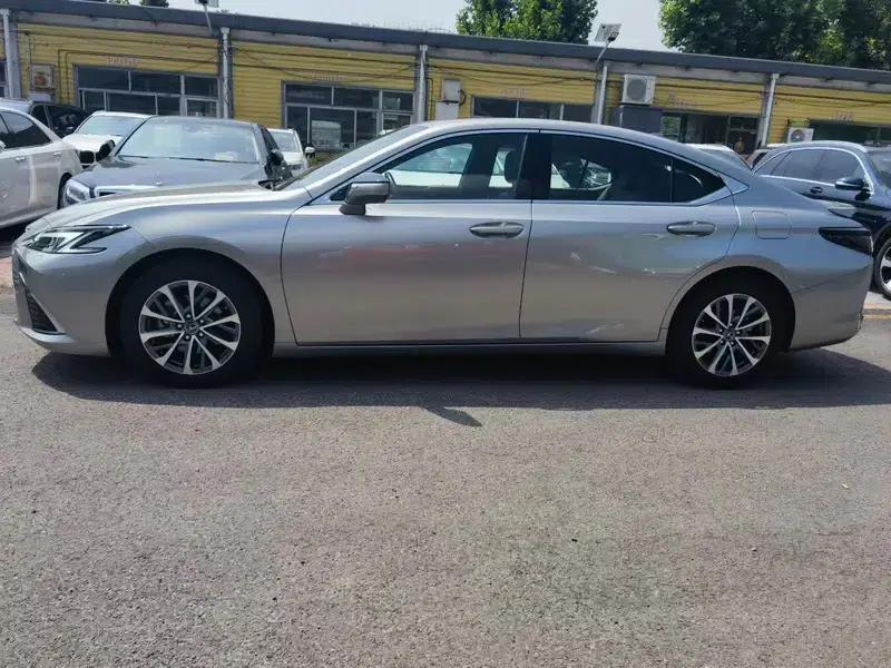Lexus ES 2025 300h Premium Edition — миниатюра 3