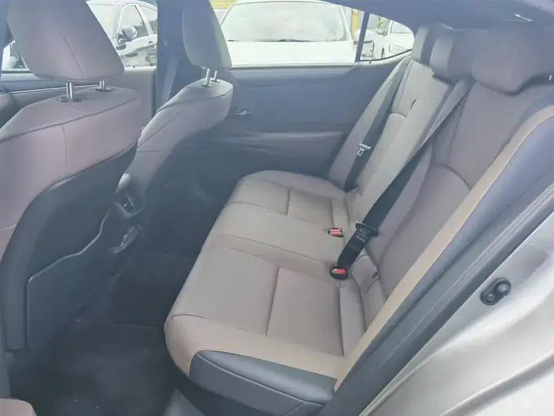 Lexus ES 2025 300h Premium Edition — миниатюра 9