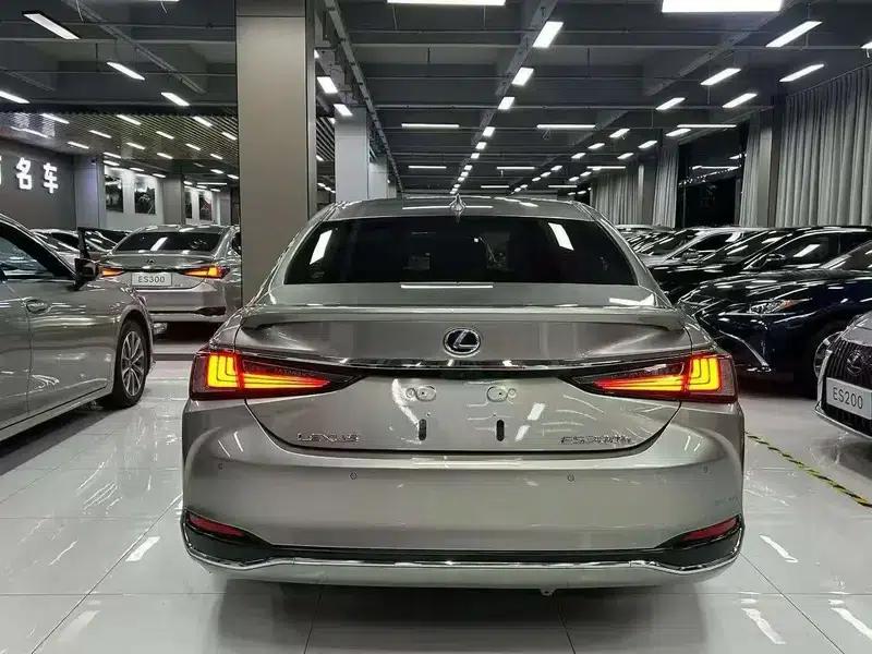 Lexus ES 2021 300h Executive Edition — миниатюра 3
