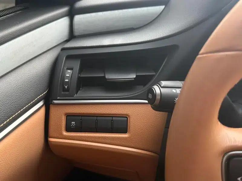 Lexus ES 2025 200 Premium Edition — миниатюра 11