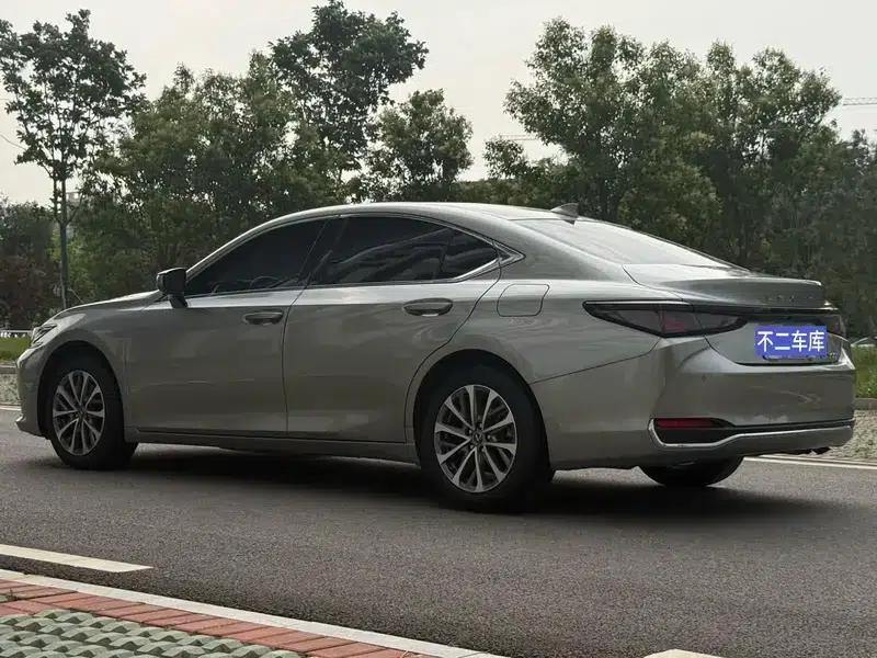 Lexus ES 2025 200 Premium Edition — миниатюра 4