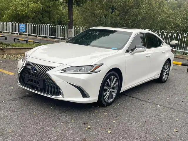 Lexus ES 2020 300h Premium Edition (China V Emission Standard)