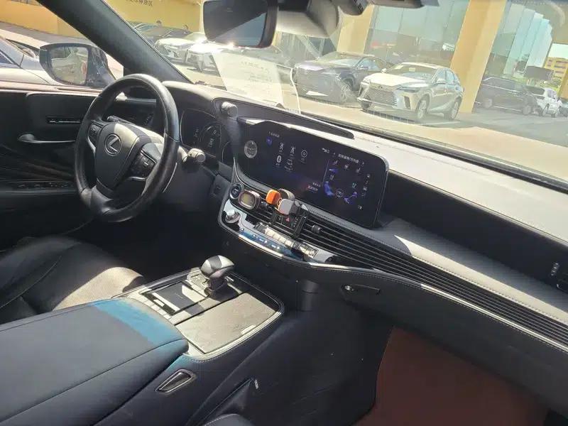 Lexus LS 2021 500h Premium Edition — миниатюра 11