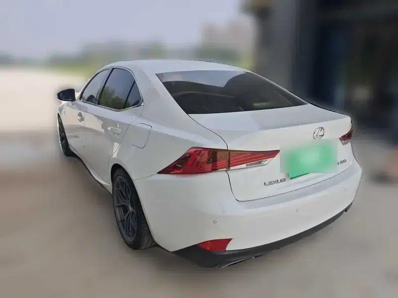 Lexus IS 2017 300 F SPORT Edition — миниатюра 4