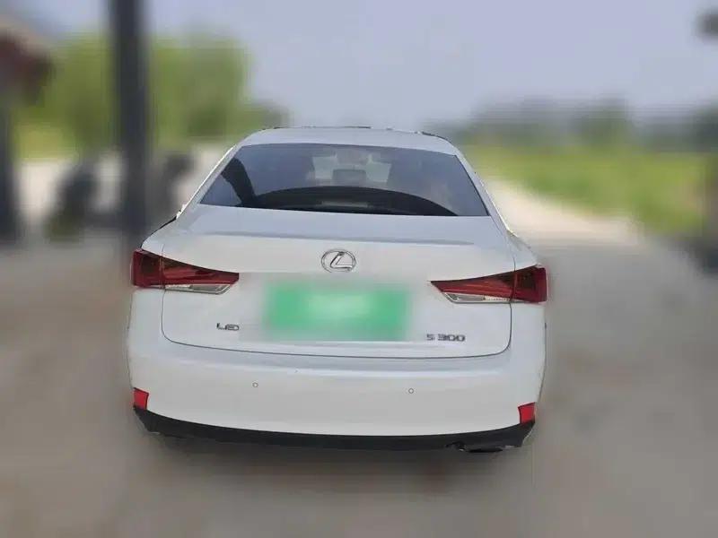 Lexus IS 2017 300 F SPORT Edition — миниатюра 5
