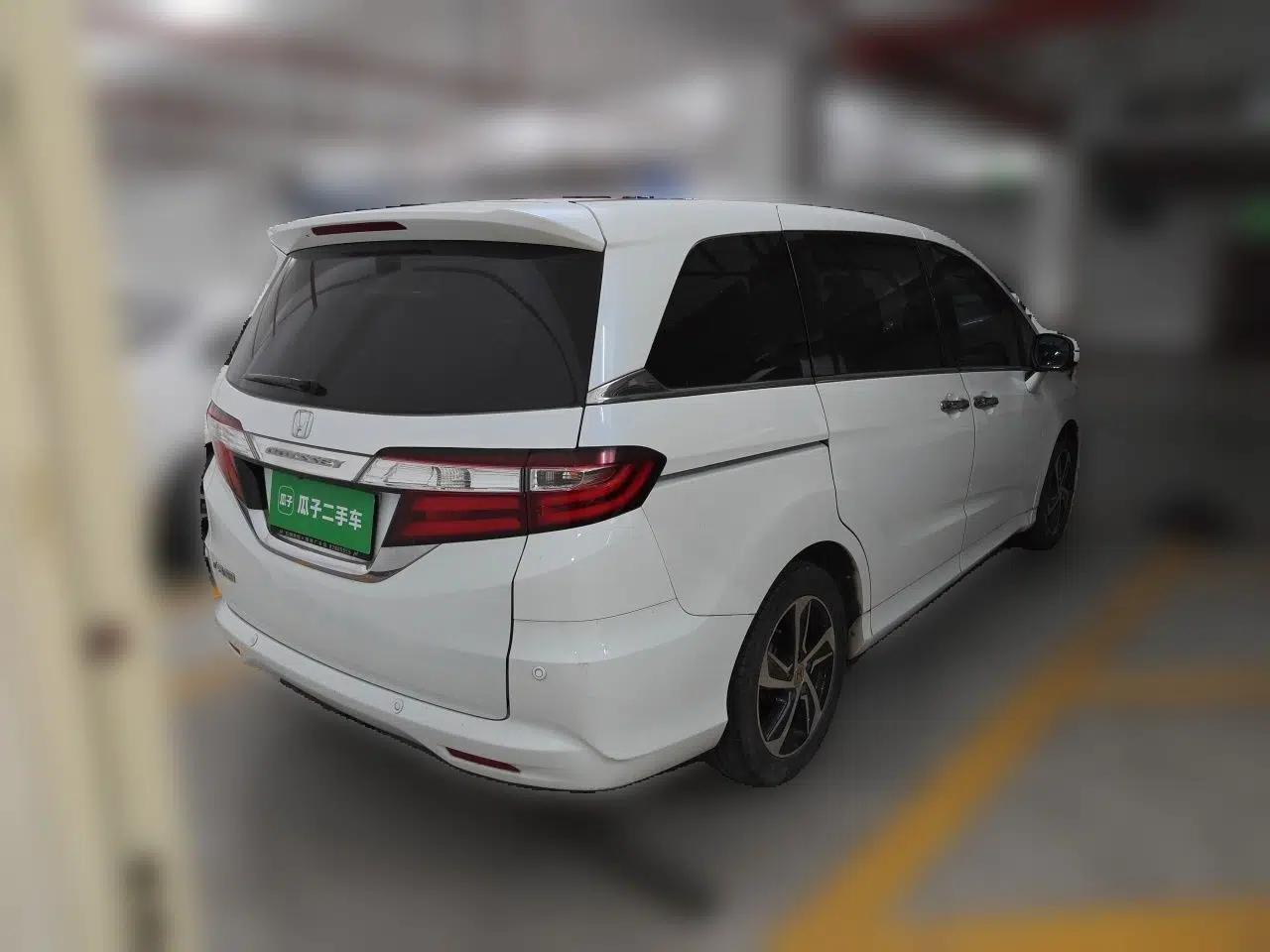 Honda Odyssey 2015 Updated Version 2.4L Smart Edition — миниатюра 6